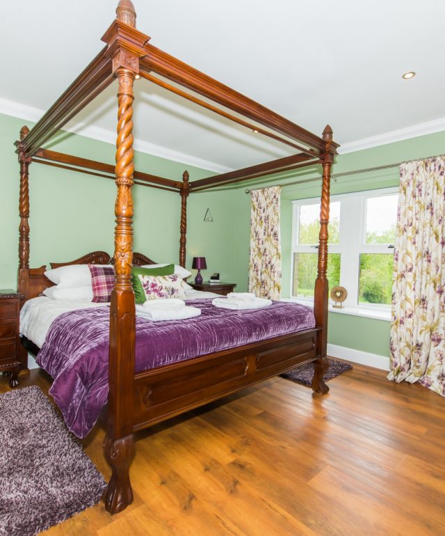 Maple Cottage Superking Four-Poster Bedroom