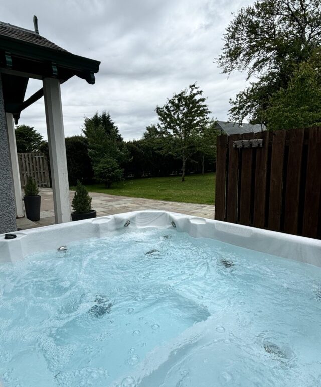 Chauffeurs Cottage Hot Tub