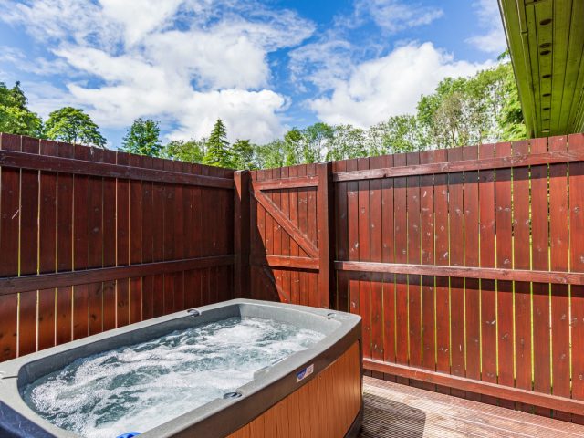 Bluebell Lodge 9 Hot Tub Specially Designed for 2