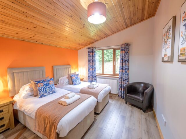 Laurel Lodge 6 Twin Bedroom