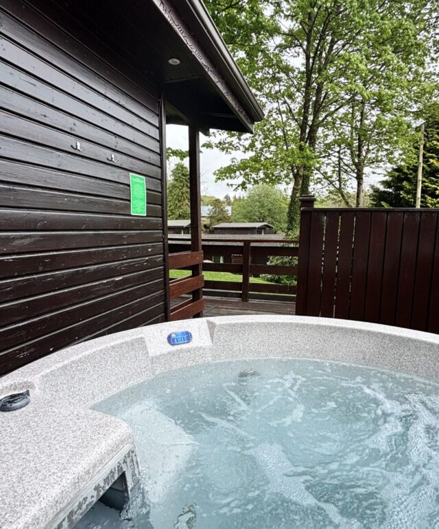 Birch Lodge 13 Private Hot Tub