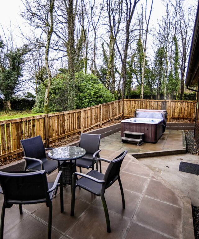 Birch Lodge 18 Enclosed Patio with Hot Tub