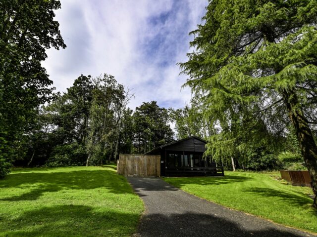 Birch Lodge 18 with Hot Tub