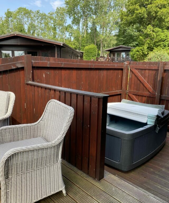 Bluebell Lodge 10 Hot Tub Specially Designed for 2
