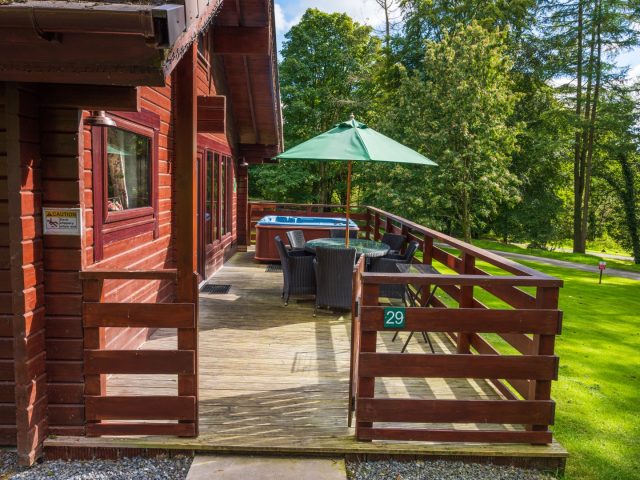 Lady Galloway Lodge 29 Enclosed Decking with Hot Tub