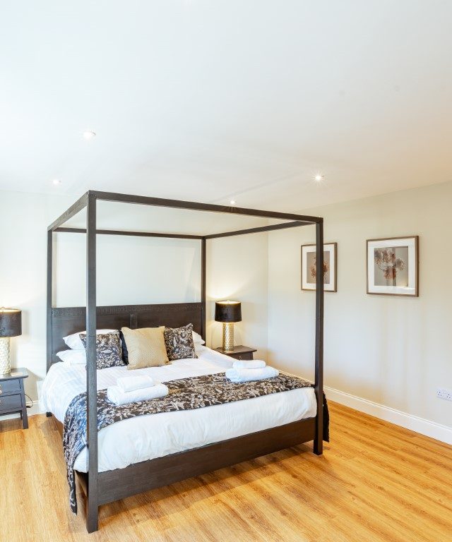 Sparrowhawk Cottage Super King Bedroom with Four Poster Bed