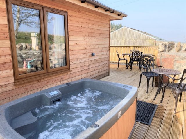 Partridge Lodge Enclosed Decking with Hot Tub Specially Designed for 2