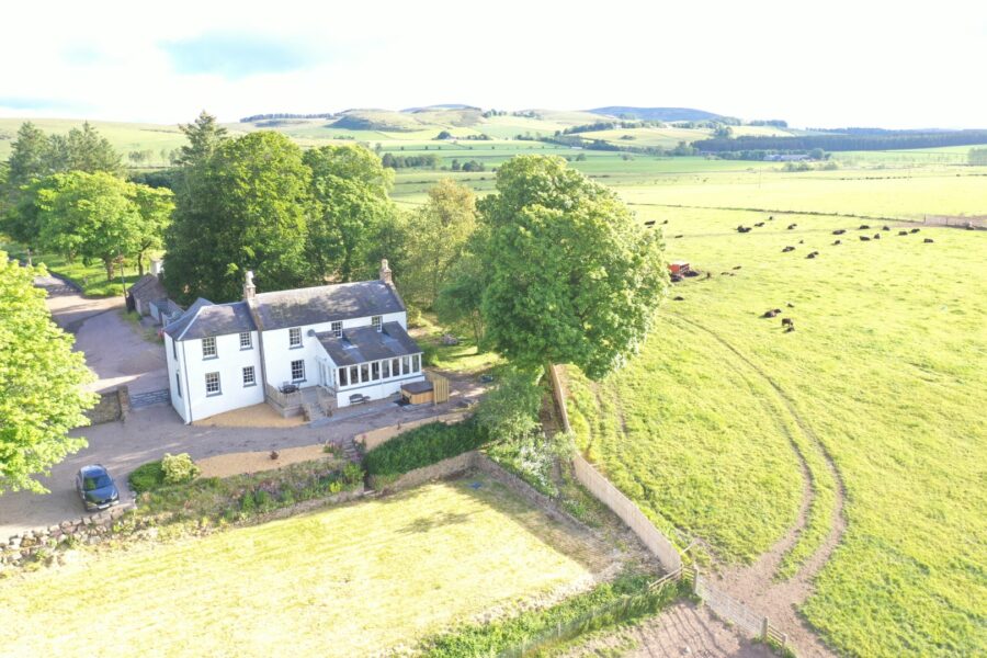 Little Kenny Farmhouse, near Kirriemuir, Sleeping 12