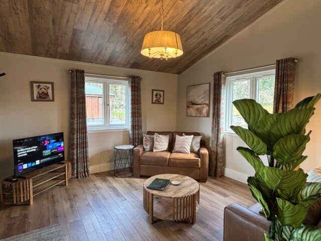 Azalea Lodge 1 Lounge