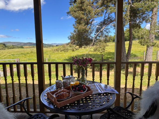 Enjoy the view with breakfast at Azalea Lodge 3