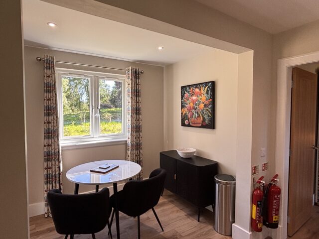 Azalea Lodge 8 Dining Area