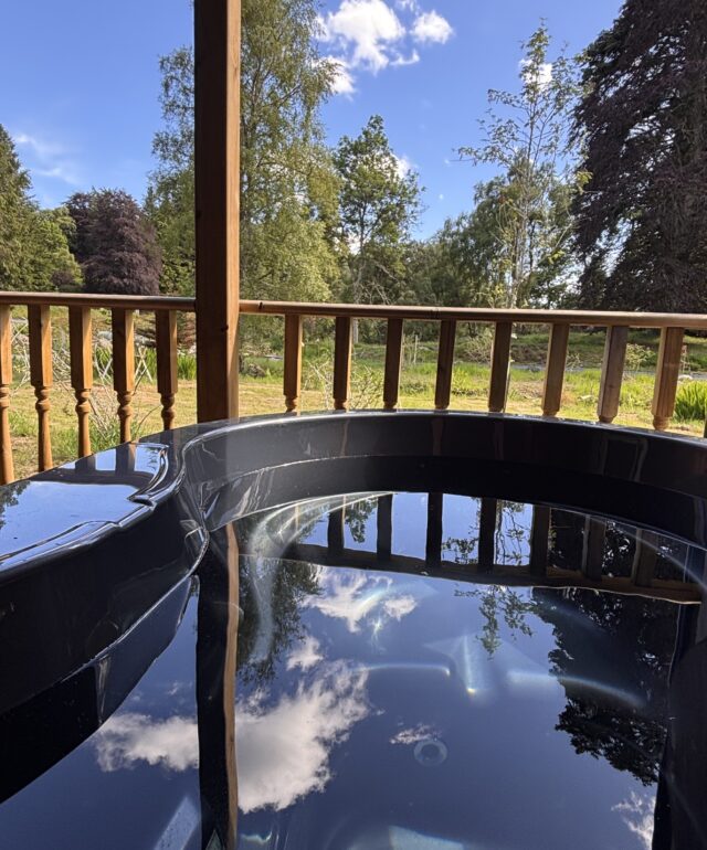Azalea Lodge 8 Wood Burning Hot Tub